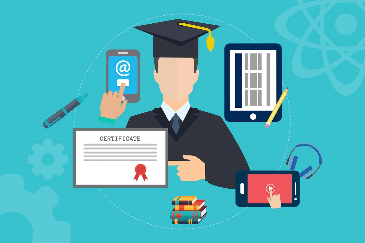 Access courses, materials and activities online from desktop or mobile, according to your schedule.